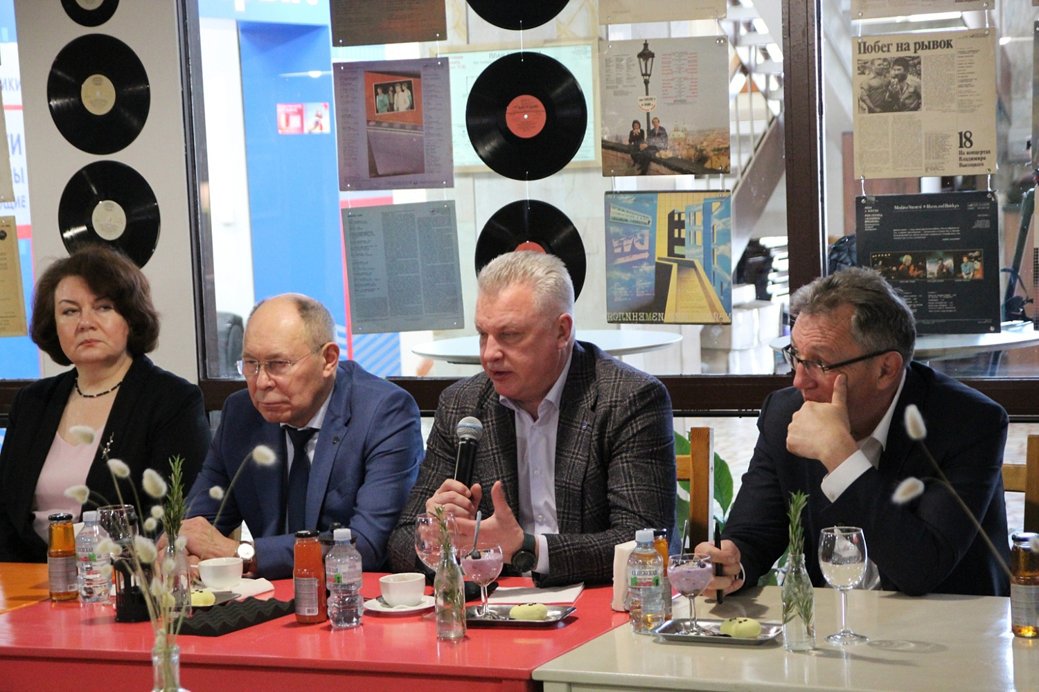 18 апреля в ТПП Чувашской Республики состоялась встреча руководителей предприятий Чувашии с министром финансов Чувашской Республики Ноздряковым Михаилом Геннадьевичем (в формате делового завтрака)